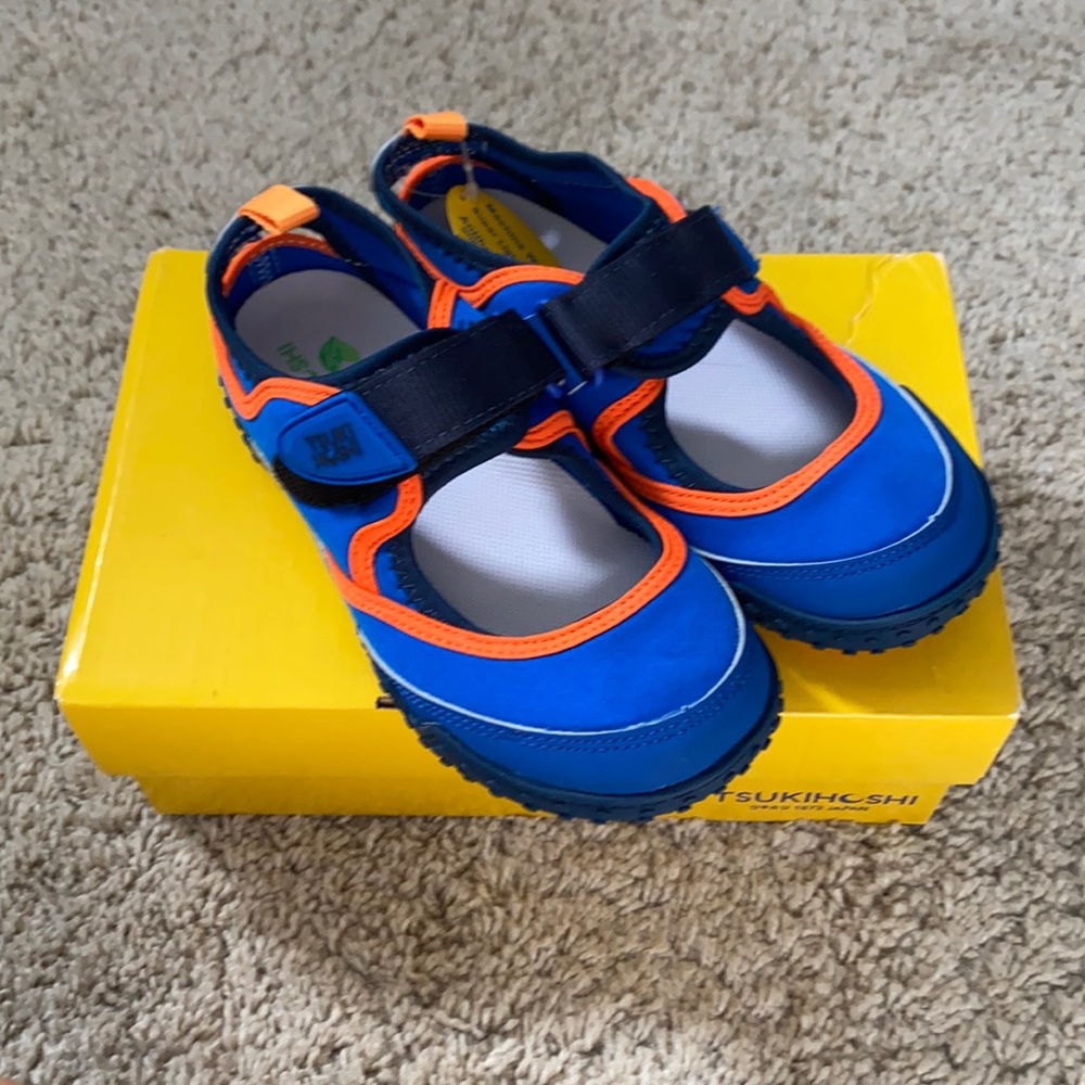 Brand New Tsukohoshi Water Shoes/Sandals. Size 12